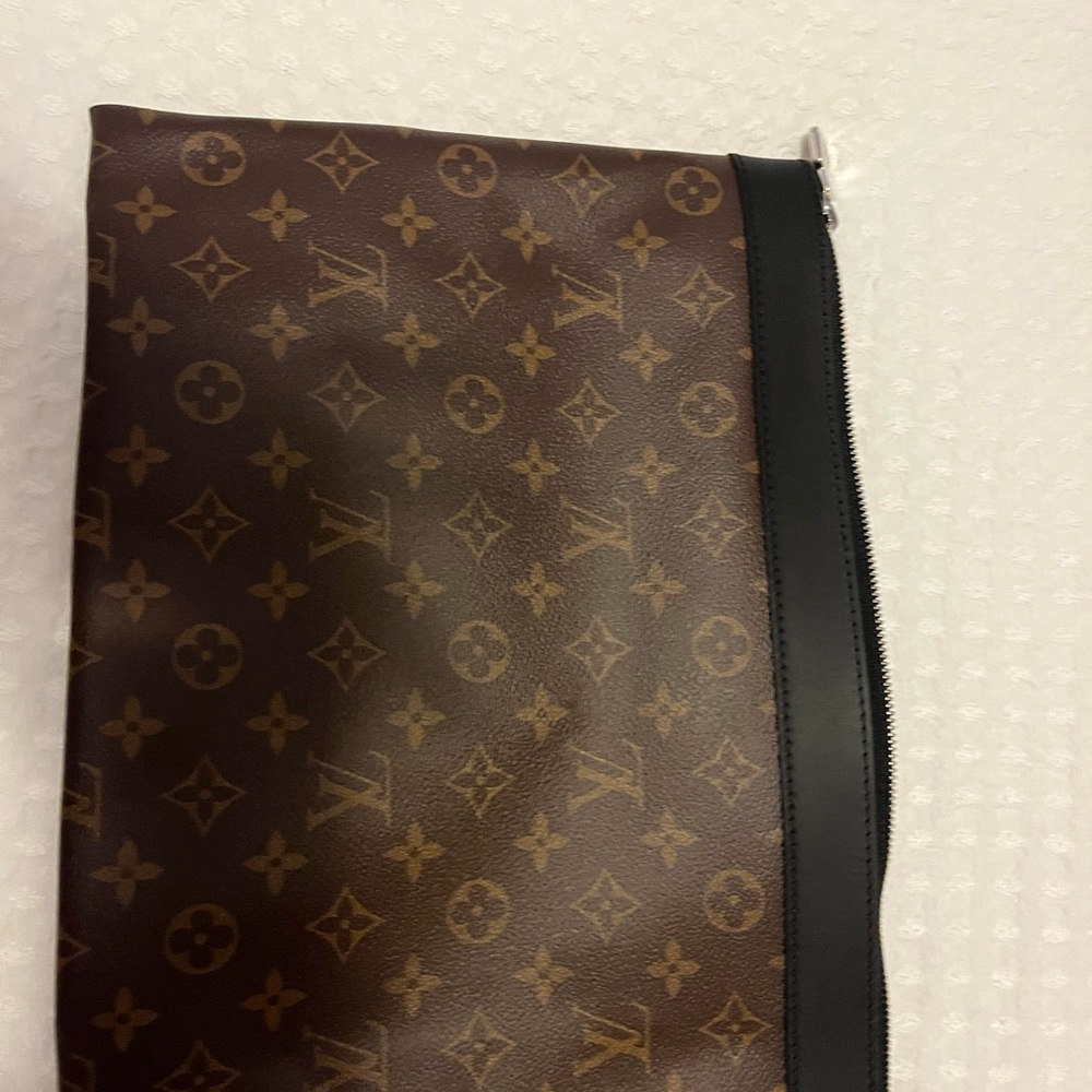 Louis Vuitton Brown Monogram Men's Bag - Picture 2 of 5